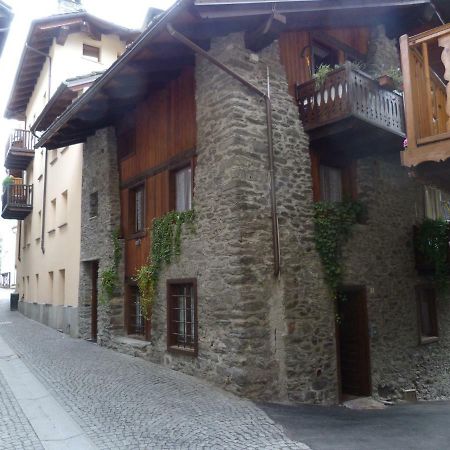 Casa Vacanza In Centro A La Salle Exterior foto